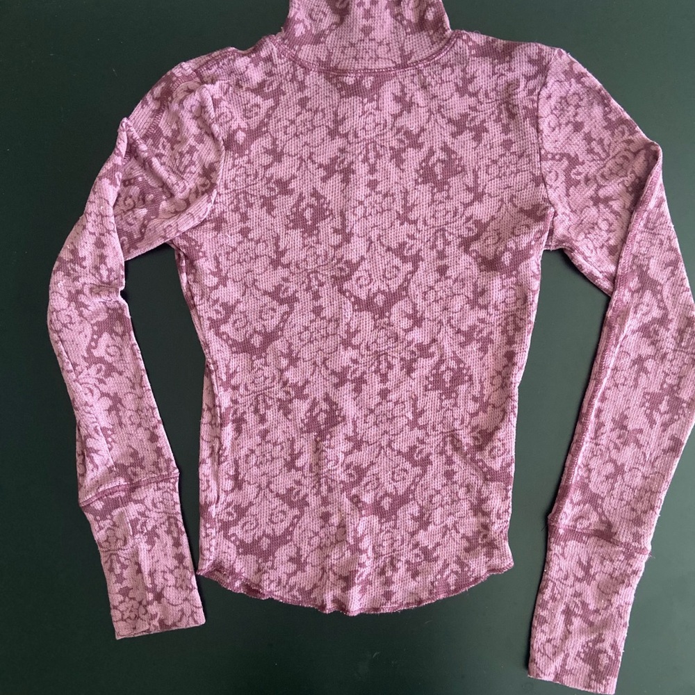 Floral Patterned Pink Turtleneck